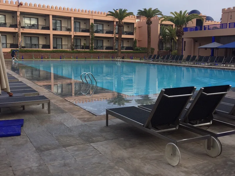 Piscine Adam Park — Eau cristalline après traitement LIMPEO